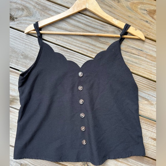 Women’s SHEIN black solid button tank top - Picture 4 of 6